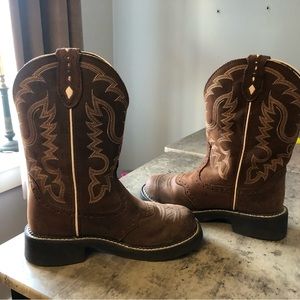 Size 6 1/2 b Justin women’s western boots